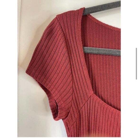 Reformation Bardot Knit Top Rust Color Ribbed
Fitted Shirt Size Large - Picture 5 of 8